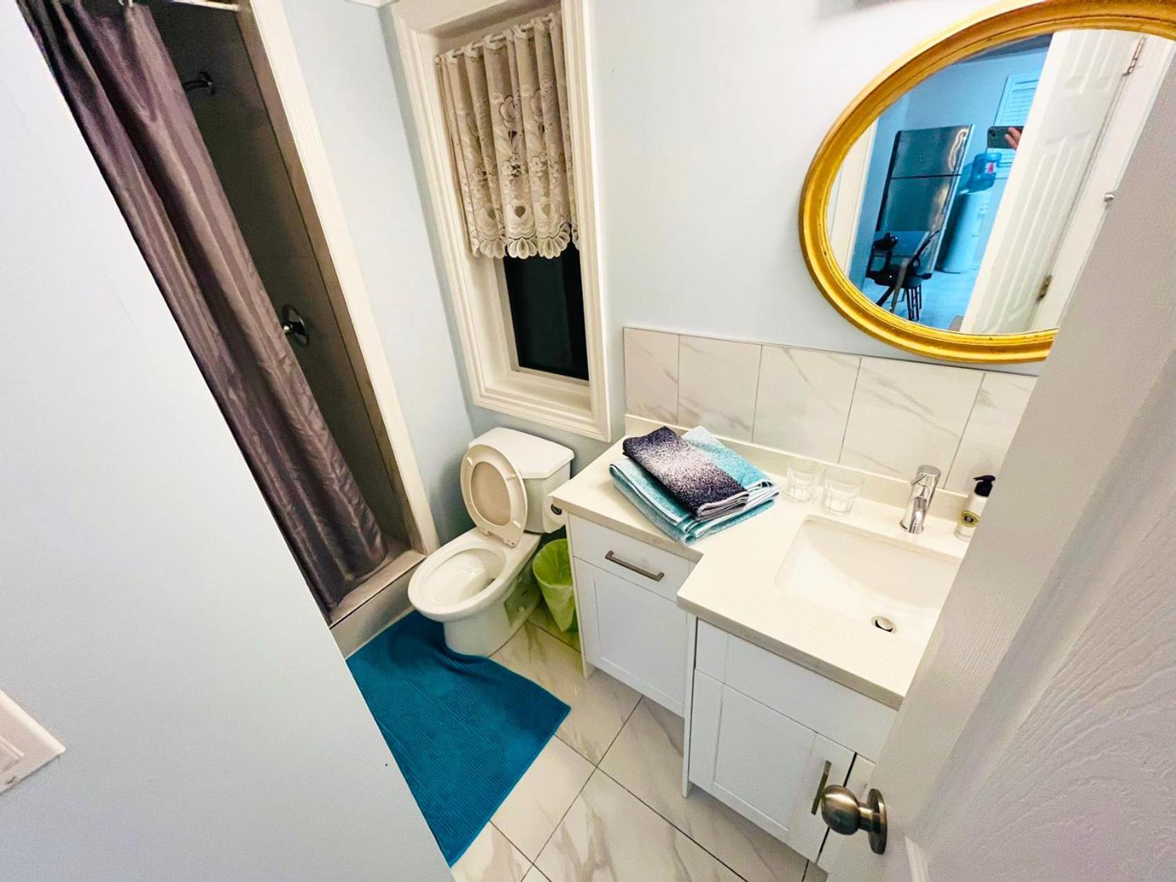 Private Suite With Private Entrance King Bed Ричмонд Екстер'єр фото
